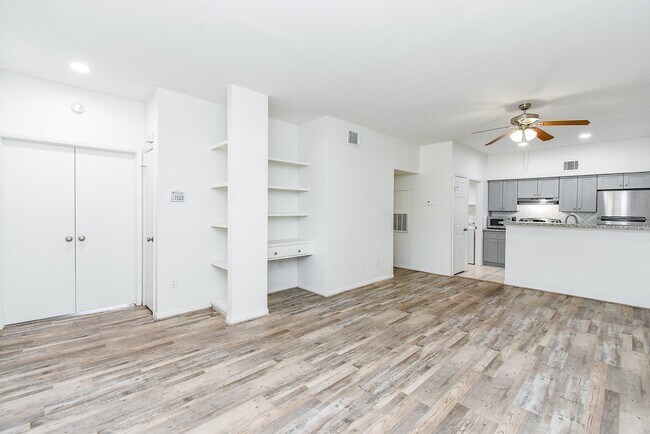 Building Photo - 2626 Holly Hall St Unit 307