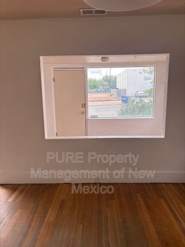 Photo - 404 Harvard Dr SE