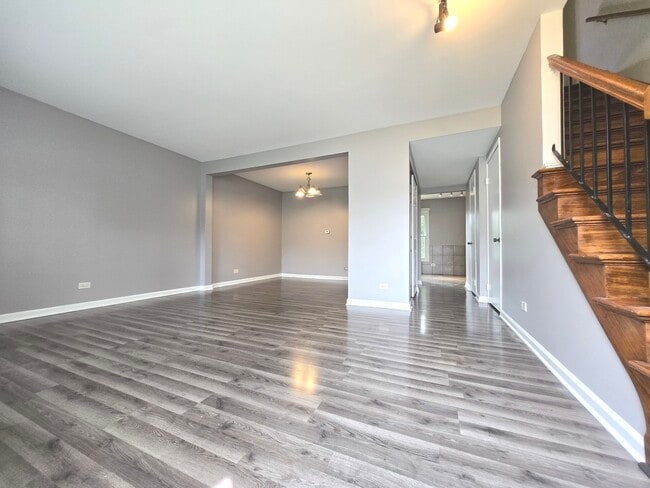 1912 Governors Ln