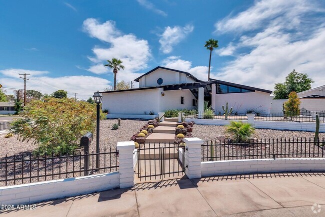 Building Photo - 1401 W Ocotillo Rd Rental