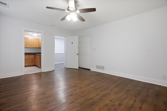 Photo - 3727 N Pine Grove Ave Unit 109