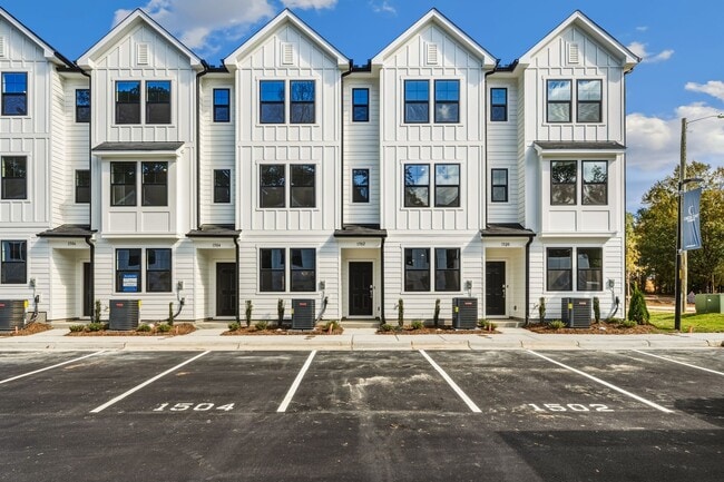 Building Photo - **APPLICATION PENDING** New Build Just Minutes to North Hills & Downtown!