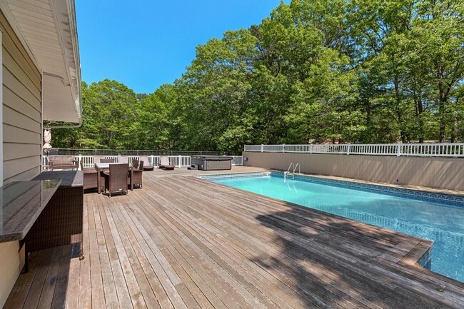 Photo - 60 Quogue Riverhead Rd