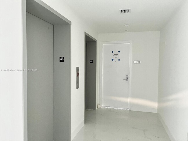 Photo - 700 NE 24th St Unidad 4602-S