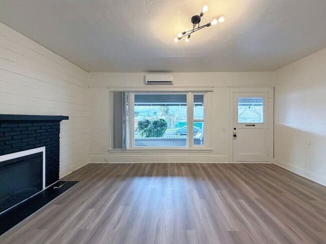 Photo - 577 Madison St