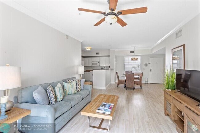 Building Photo - 580 S Sapodilla Ave Unit 308 Rental