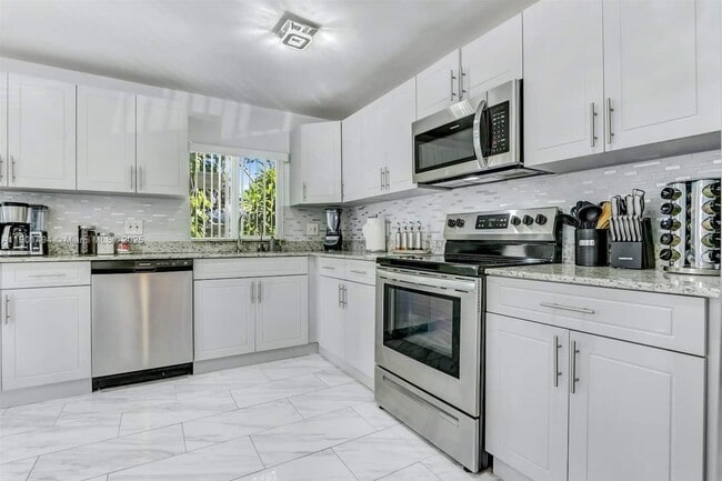 Photo - 211 SW 4 Ave