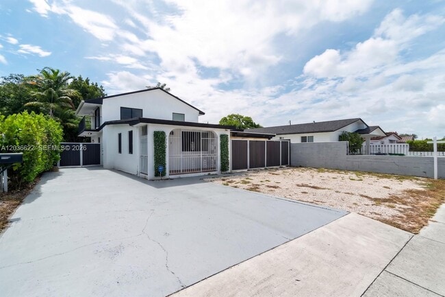 Building Photo - 2729 SW 67th Ave