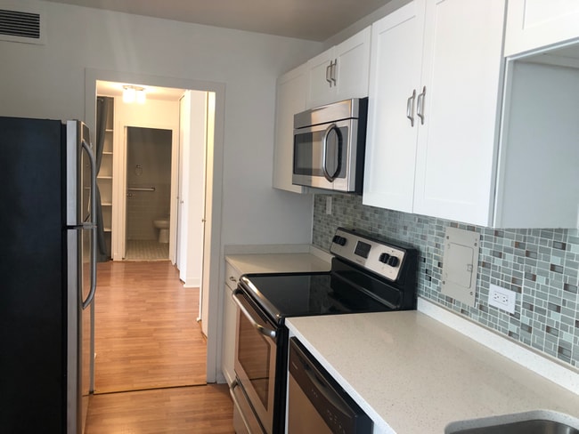 Photo - 5701 N Sheridan Rd