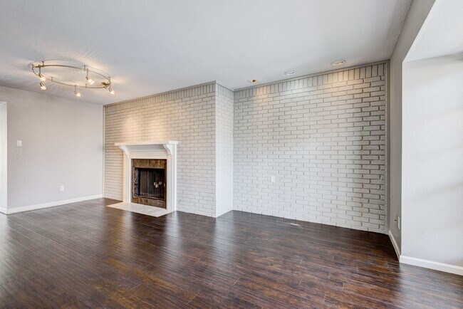 Photo - 6444 Burgoyne Rd Unit 104