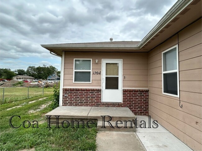 Building Photo - Northeast Duplex Rental