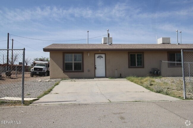 Building Photo - 9145 Begonia Pl Unit B Rental