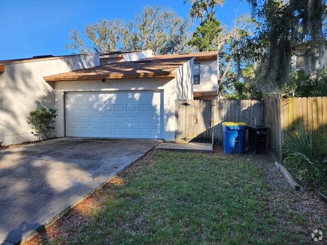 Building Photo - Beautiful 3/2 Townhome in Arlington