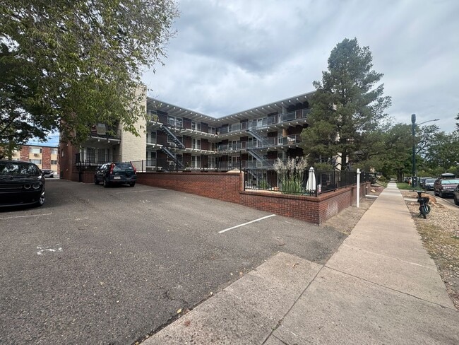 33 Corona St