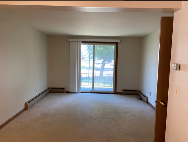 Photo - 425 St Lawrence Ave Unit Lower