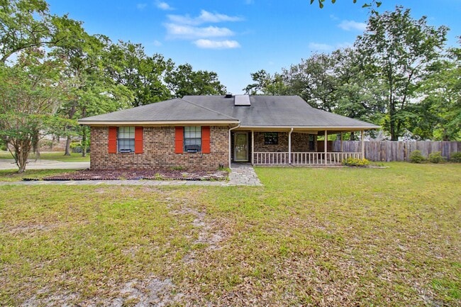 Building Photo - 21 Pinewood Ln