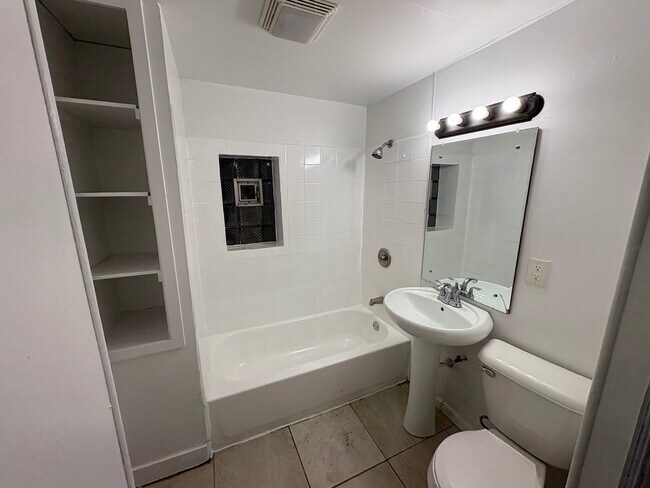 Photo - 1941-1939 S Winona Ln