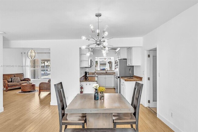 Photo - 2125 NE 15th St