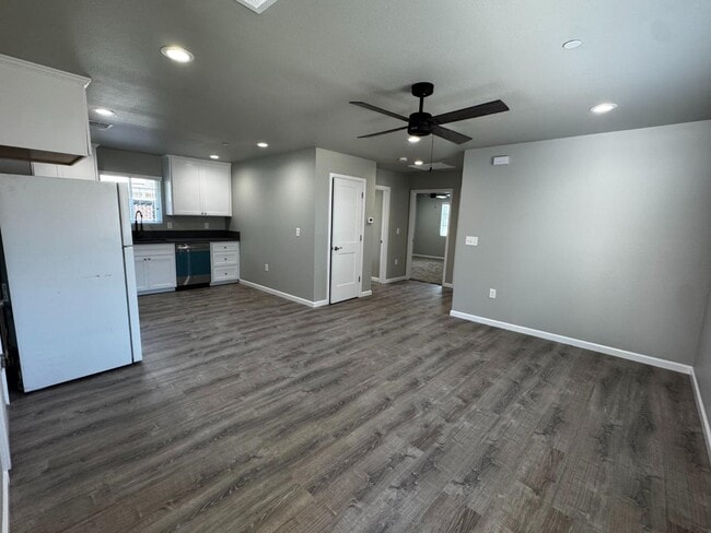 Photo - 4834 N Fruit Ave
