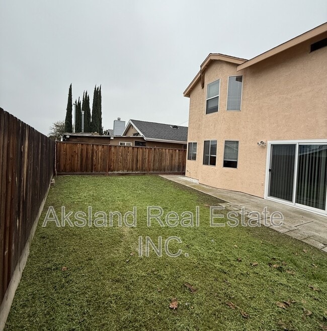 Photo - 215 W Clover Rd