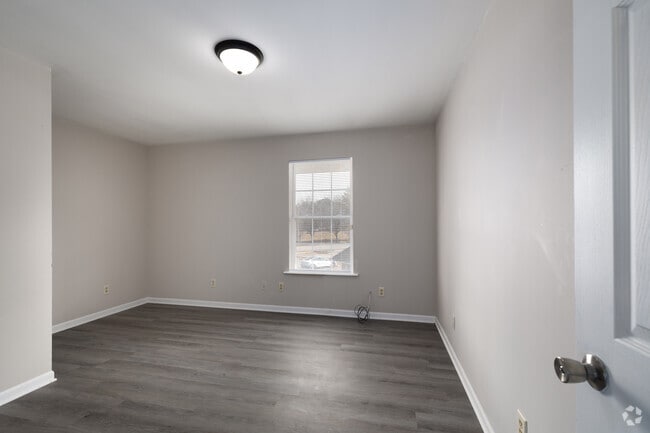 2 BR, 1 BA - 768 SF