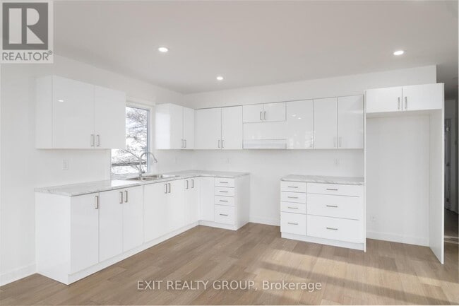 Photo - 211 Dundas St W Unité 3