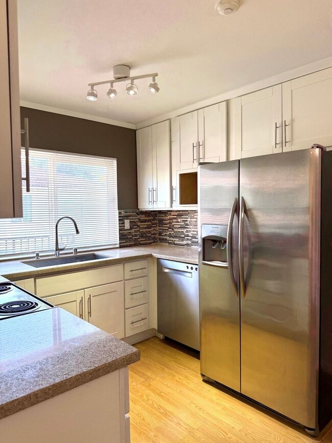 Photo - $2,350 / 1 BEDROOM CONDO - PRIME LOCATION!