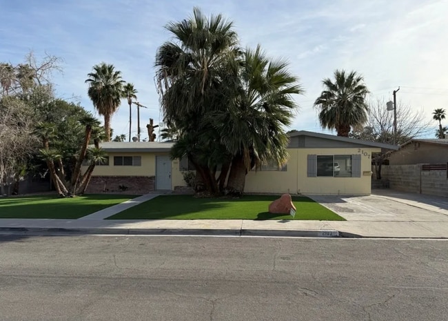 Building Photo - Charming Home in Central Las Vegas