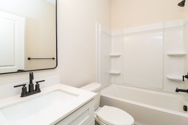 Photo - Beautiful 3BR 3.5BA Townhome w/ Full Appliance Kitchen Garage Parking in West End