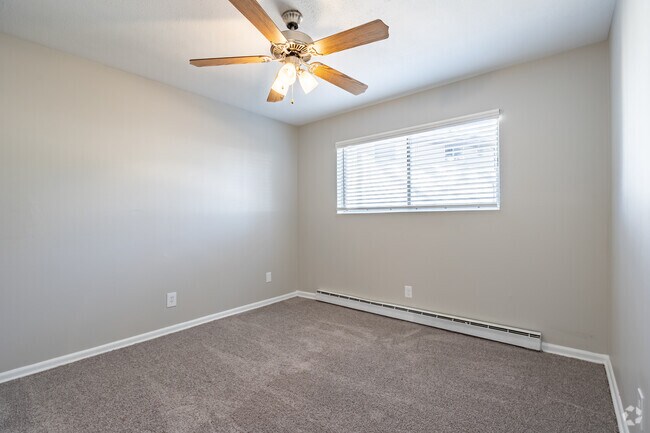 2BR, 1 BA - 943SF