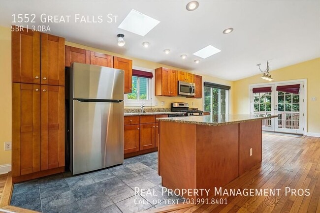 Photo - 1552 Great Falls St