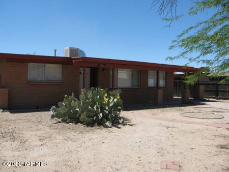 Building Photo - 7441 N Rae Ave