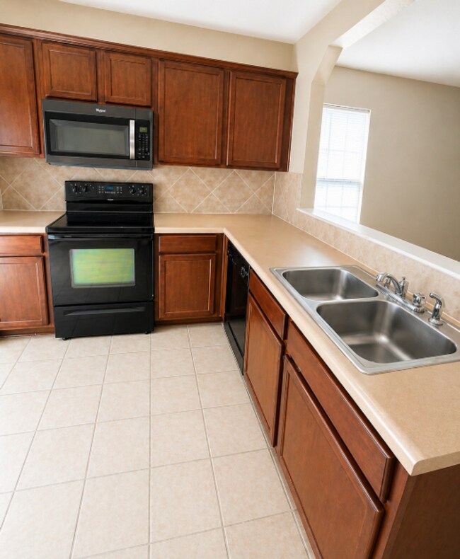 Photo - AVAILABLE BEGINING OF MAY; APPLY TODAY ON OUR WEBSITE!!