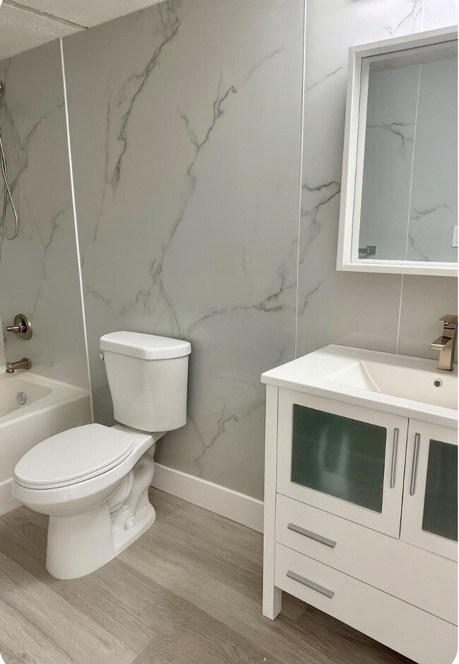 Photo - 800 Parkview Dr Unit 725