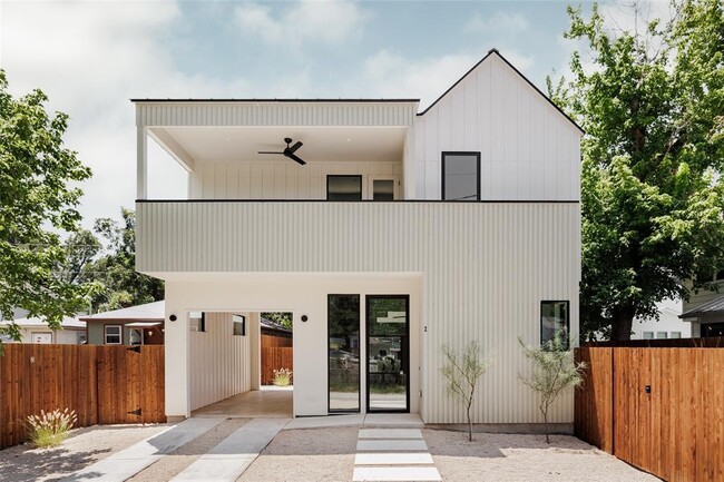 Photo - 2206 Holly St