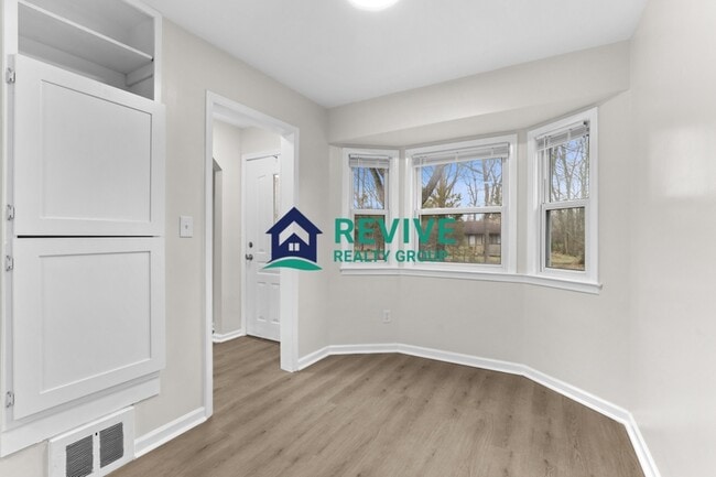 Photo - 131 Doremus Ave