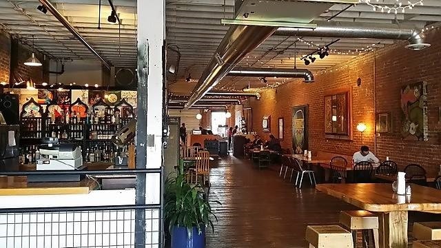 Interior del espacio comercial/restaurante - Broadway Plaza