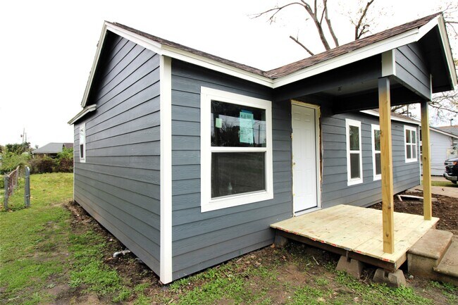 Photo - 207 E Bernard St