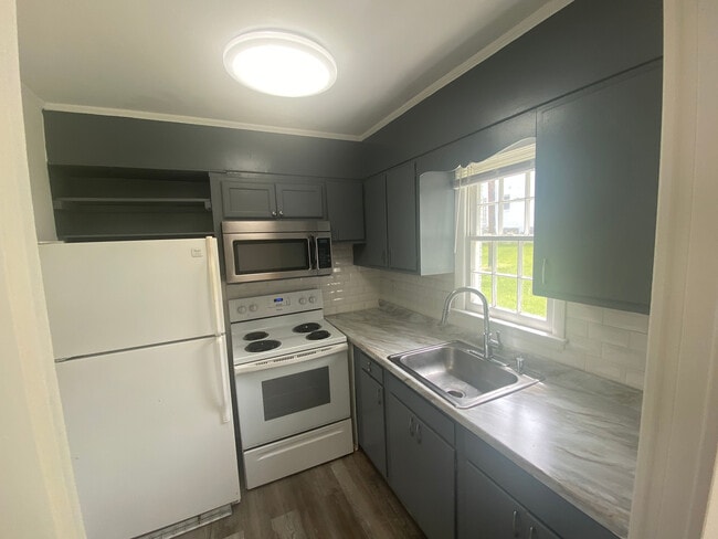 Photo - Room in Apartment on Greenbriar Rd