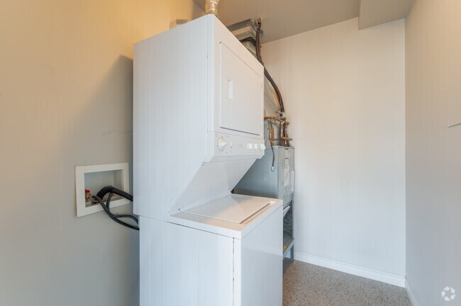2BR, 2BA - 1,130SF - Laundry