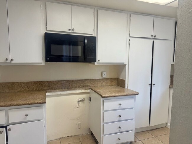 Photo - 831 N San Antonio Ave