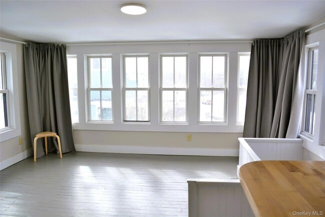 Photo - 2303 Lucas Turnpike