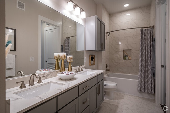 1HAB, 1BA - 732SF - 27Seventy Lower Heights