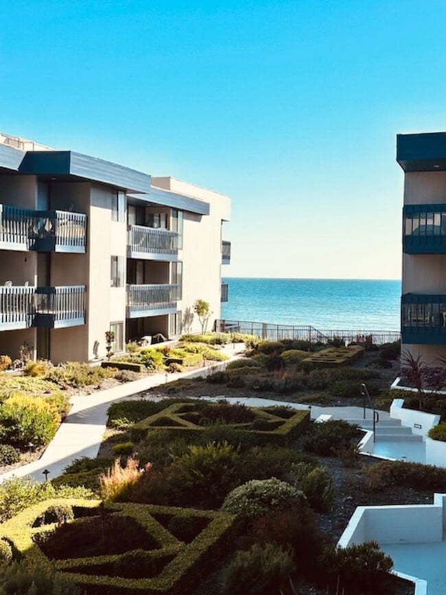 Photo - Ocean Front Living! Unidad 210