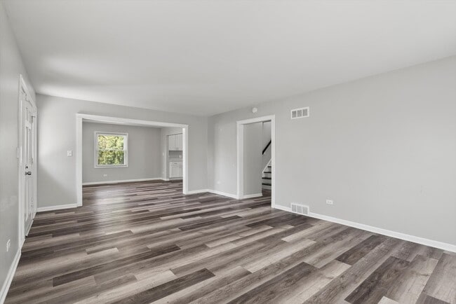 Photo - 32W266 Glos St
