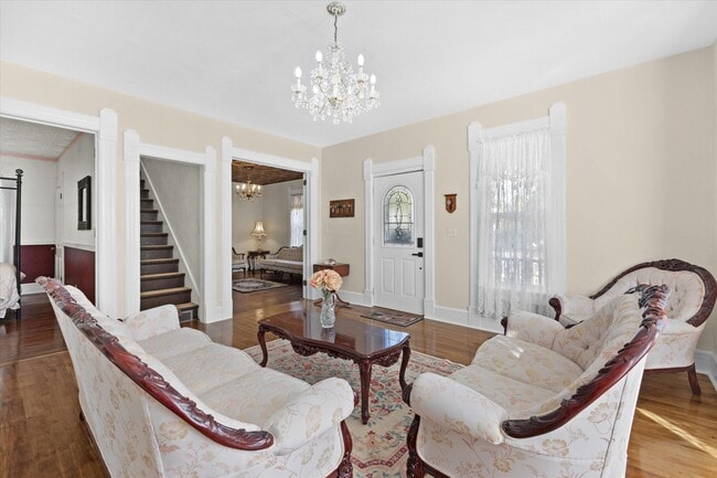 Photo - 722 Center St