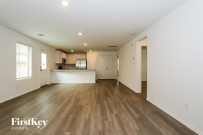 Photo - 423 Jewett Meadow Dr