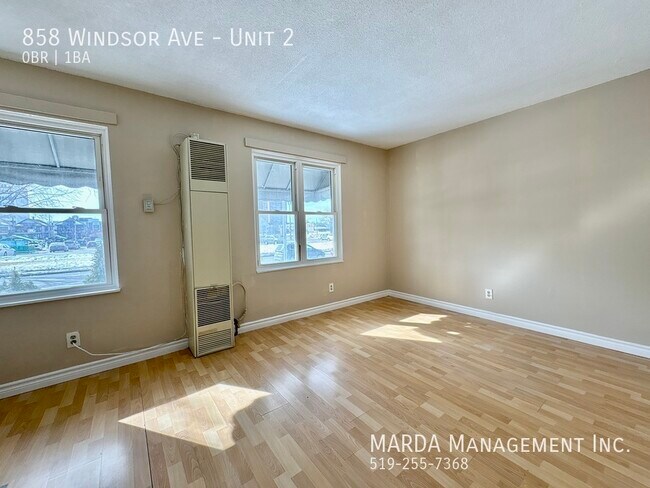 Photo - RENOVATED BACHELOR UNIT IN DOWNTOWN WINDSOR +GAS Unité 2