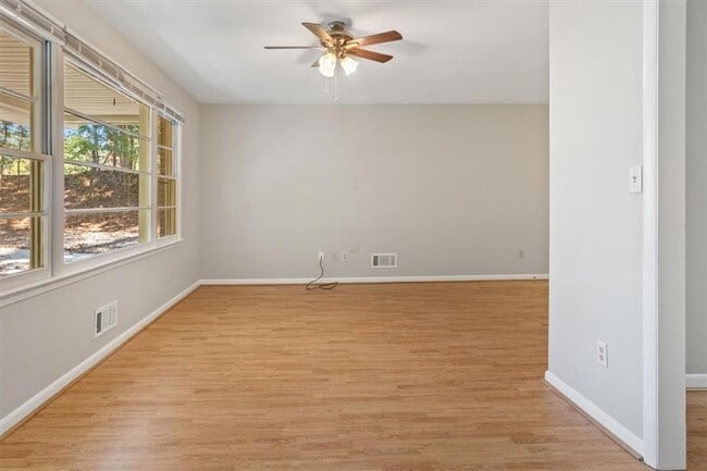 Photo - 601 Oakdale Rd