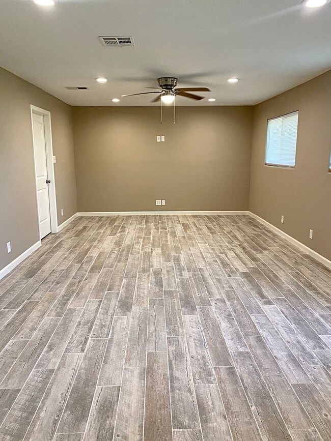 Photo - 310 Roselawn St